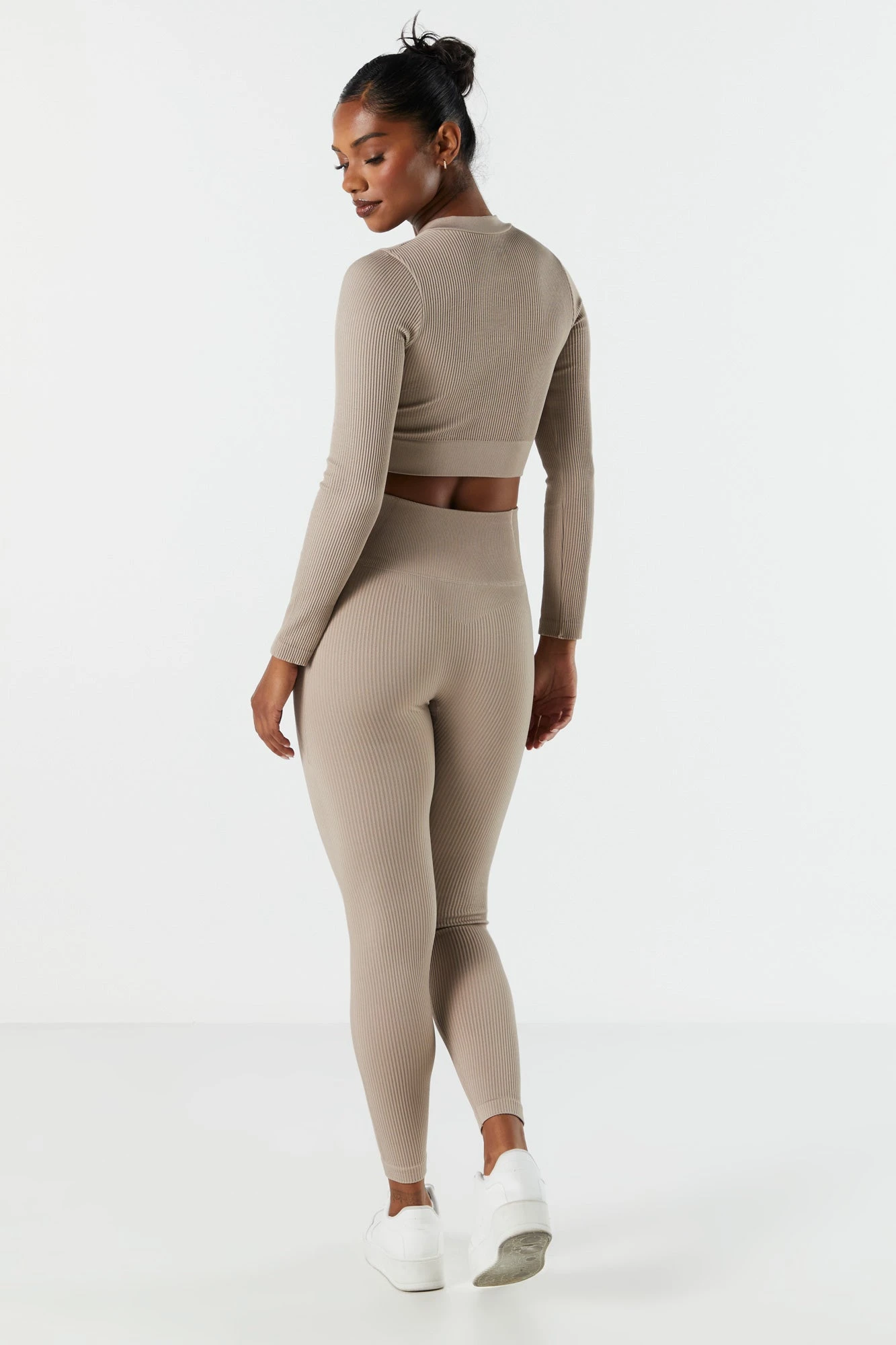 Sommer Ray Seamless Ribbed Side Pocket Active Legging 5 Sommer Ray Seamless Ribbed Side Pocket Active Legging - Image 3